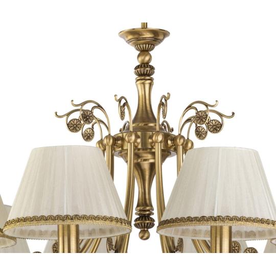 nagymeretu luxus villa kastely elegans polgari lampa vilagitas klasszikus antik rez csillar feher pliszirozott ernyo.jpg
